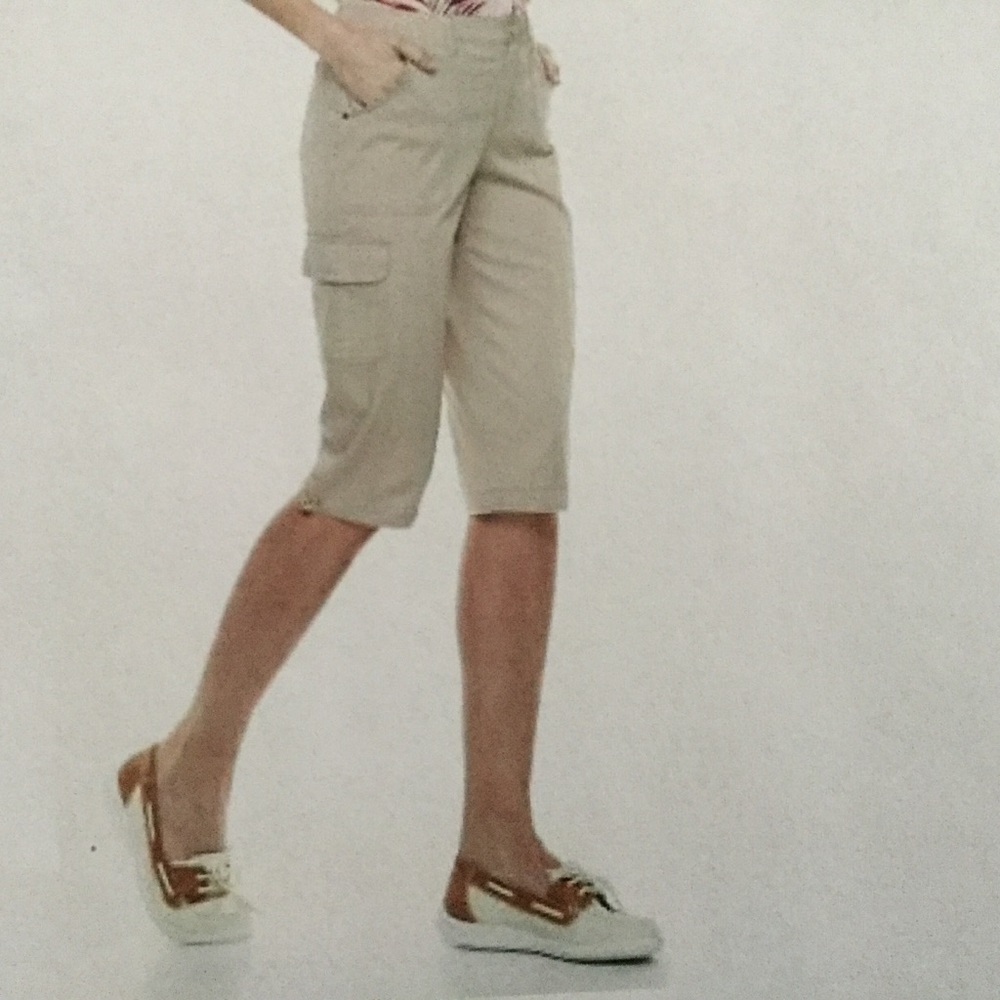 Croft & Barrow- Women’s Dark Brown Capris